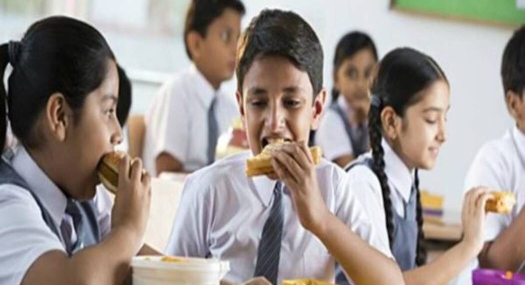 স্কুলে টিফিন খেতে পারবে না