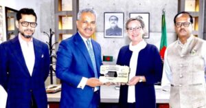ডেনিশ ব্র্যান্ড, ভোক্তা, সৌজন্যসাক্ষাৎকালে, সহ-সভাপতি, দূতাবাস