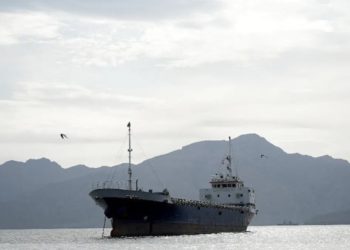 হরমুজ পাড়ি দিল ইরানের সুপার ট্যাংকার, পারস্য উপসাগরে প্রবেশ