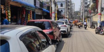 চট্টগ্রামে জ্বালানি সরবরাহ বাড়লেও পাম্পে ভোগান্তি কমেনি, দীর্ঘ লাইনে চালকেরা