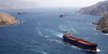 যুক্তরাষ্ট্রের অবরোধ কার্যক্রমের মধ্যেই হরমুজ প্রণালি দিয়ে চীনা ট্যাংকারের যাত্রা